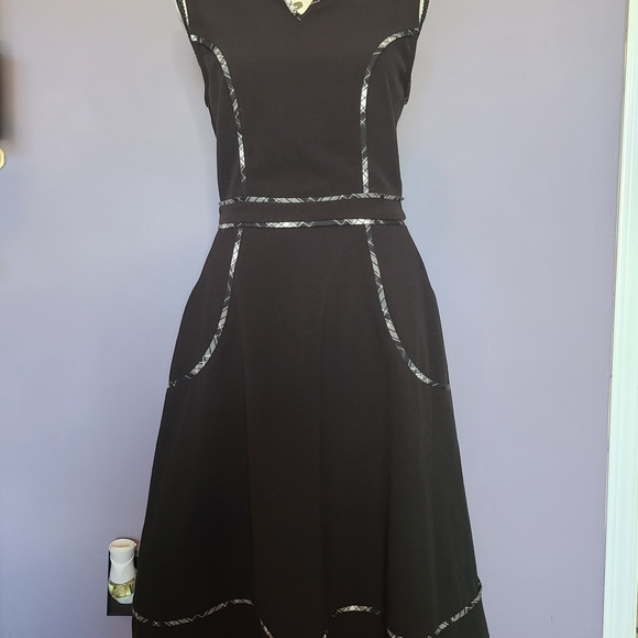 Modcloth Black Sleeveless Dress - Picture 2 of 9
